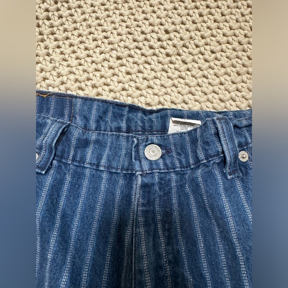 Levi’s Vintage PinStripe Blue Jean Loose Fit Size 12 Shorts - Picture 8 of 8